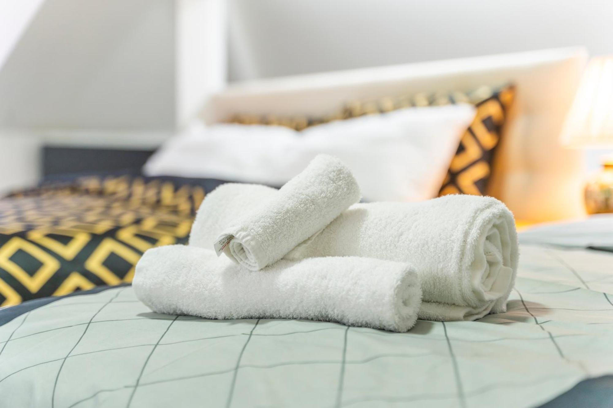 Exquisite 2-Bedroom Penthouse-Sleeps 7-Free Parking With Workstations & High-Speed Wifi 버밍엄 외부 사진
