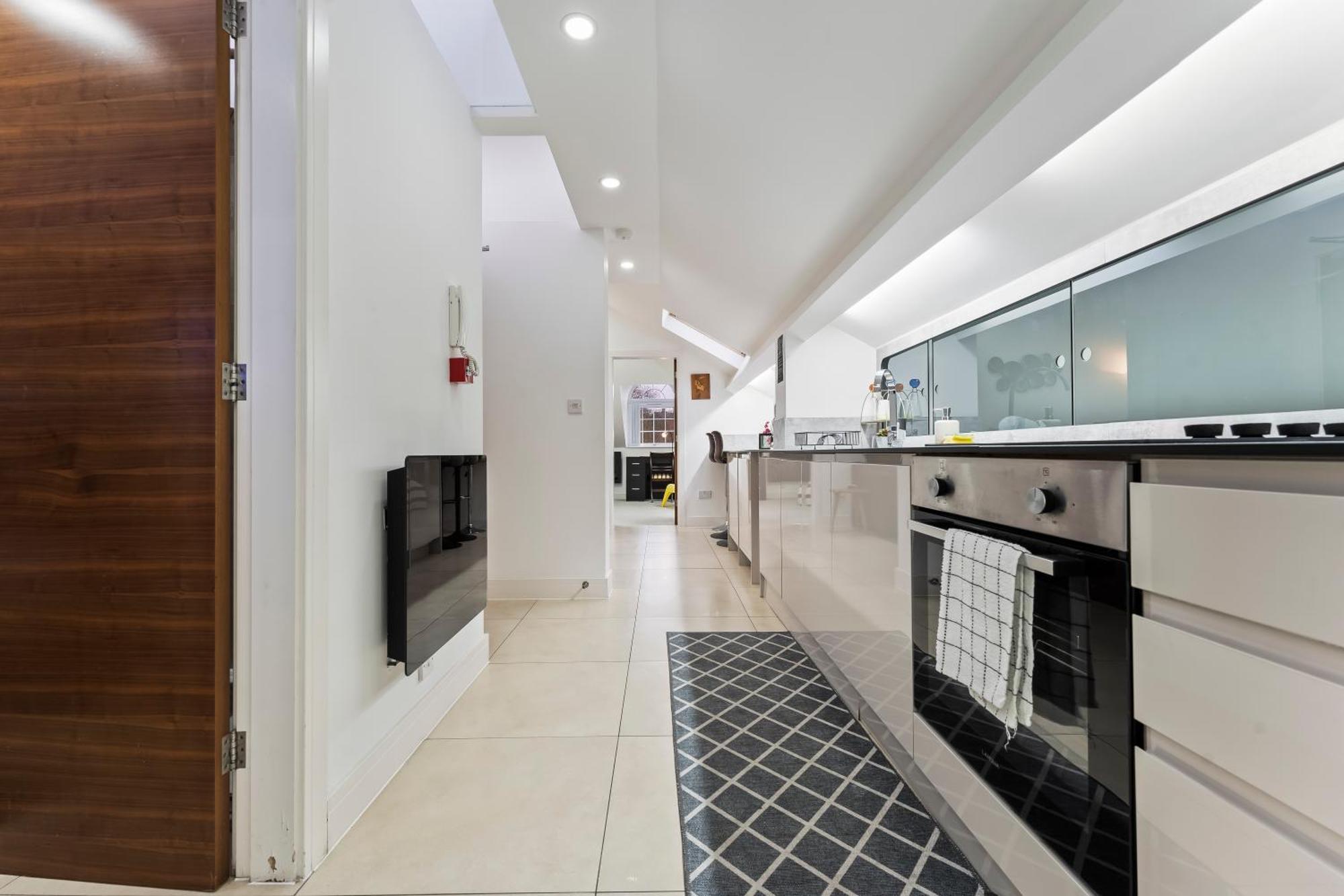 Exquisite 2-Bedroom Penthouse-Sleeps 7-Free Parking With Workstations & High-Speed Wifi 버밍엄 외부 사진