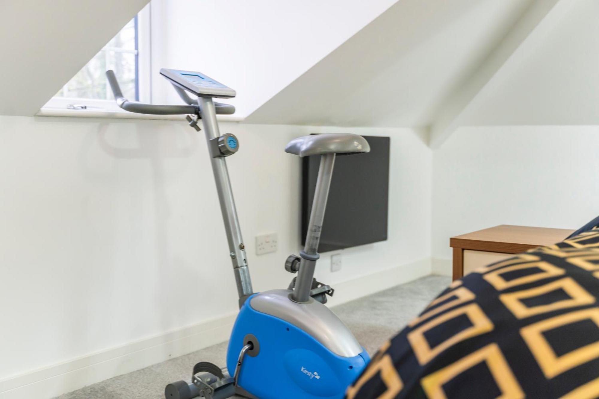 Exquisite 2-Bedroom Penthouse-Sleeps 7-Free Parking With Workstations & High-Speed Wifi 버밍엄 외부 사진