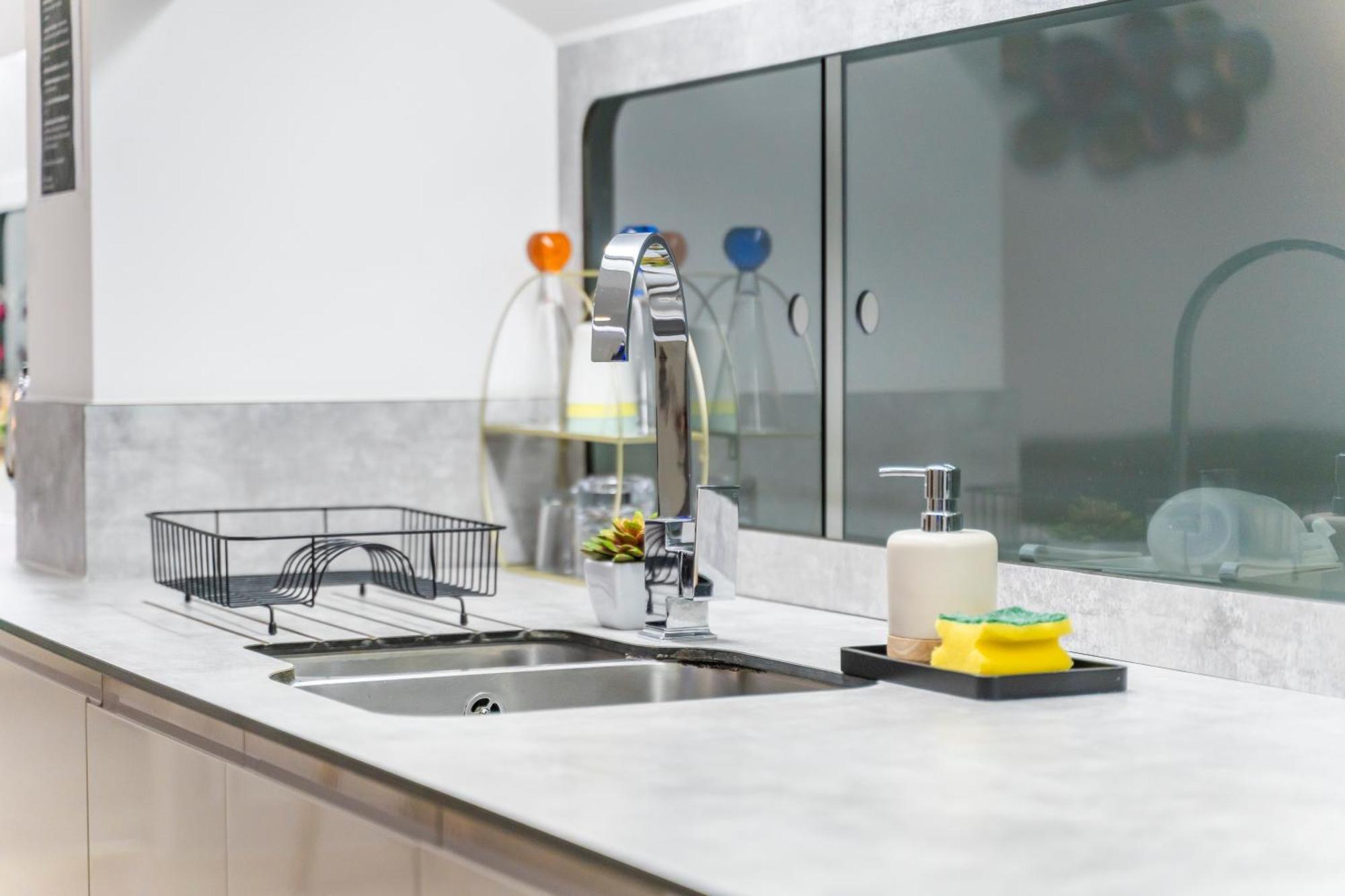 Exquisite 2-Bedroom Penthouse-Sleeps 7-Free Parking With Workstations & High-Speed Wifi 버밍엄 외부 사진